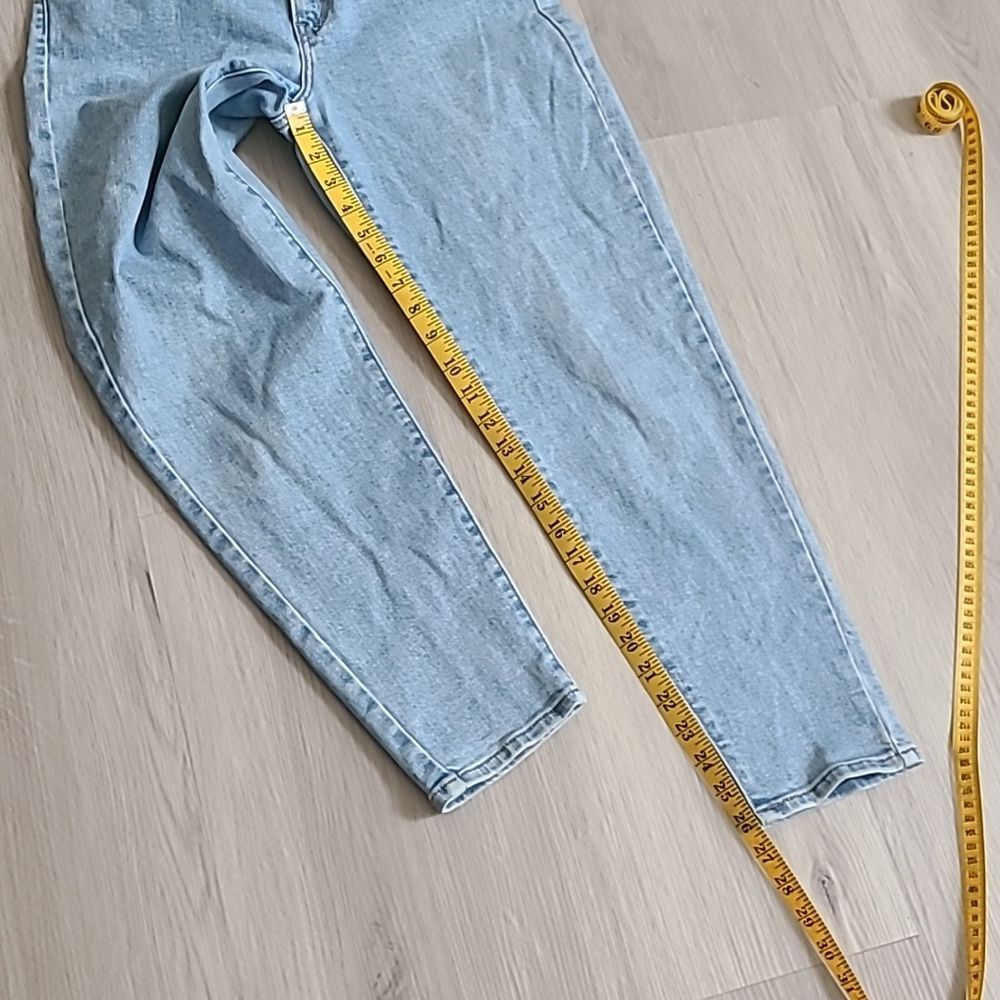 Levi's High Waisted Mom Jeans Light Blue 27 Denim Classic Casual Effortlees - Picture 6 of 7